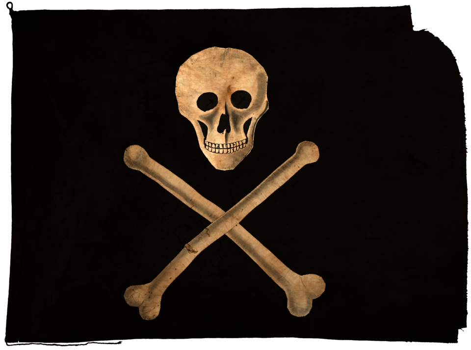 Eine etwa 200 Jahre alte Piratenflagge aus dem Åland Maritime Museum. Sie stammt von der nordafrikanischen Mittelmeerküste. Das Schwarz der historischen Flagge ist inzwischen völlig verblasst. Hier ist eine digital überarbeitete Version zu sehen. Sie ist eine von nur zwei erhaltenen Piratenflaggen, die als echt gelten.