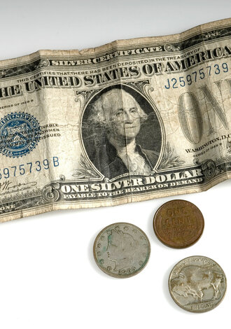 Ein US-Dollar und etwas Wechselgeld.