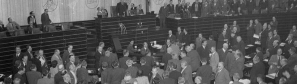 Bundestag 1952 nach Abstimmung über das Gesetz zur fraglichen Organisation.