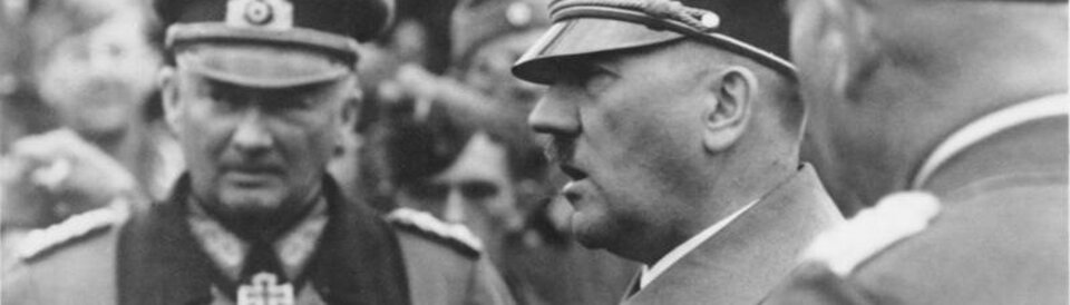 General Günther von Kluge und Adolf Hitler, ca. 1940.